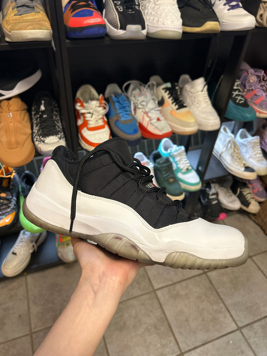 Jordan 11 Retro Low Tuxedo (US 12) (used)