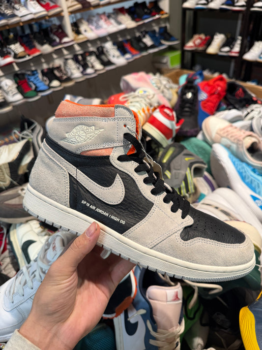 Jordan 1 Retro High Neutral Grey Hyper Crimson (US 10.5) / USED NO BOX