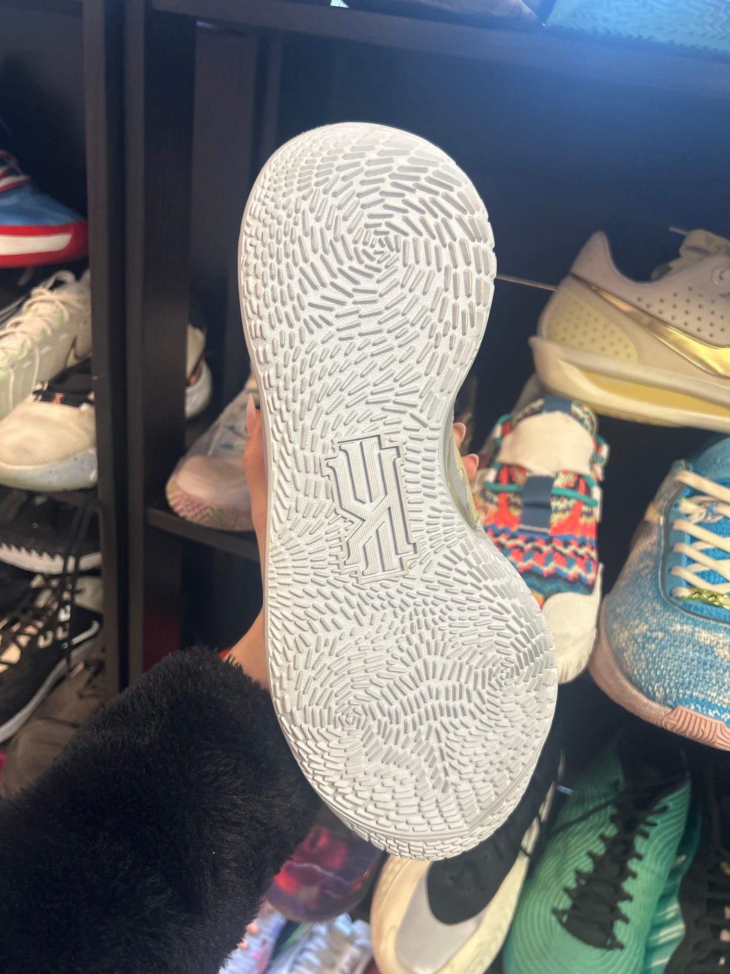 Nike Kyrie 2 Low Spongebob Sandy Cheeks (House of Hoops Special Box) (US 11) (used)
