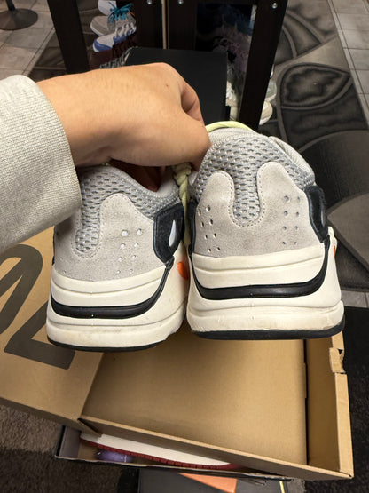 adidas Yeezy Boost 700 Wave Runner (US 10) / USED