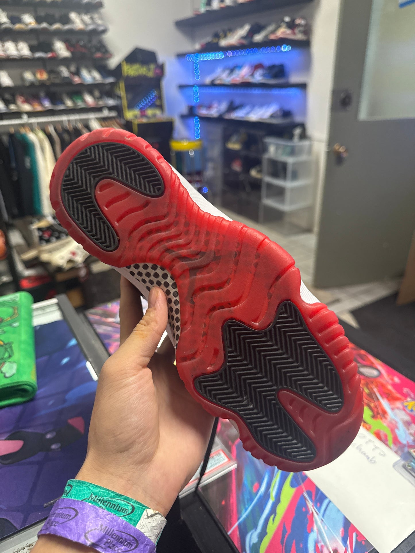 Jordan 11 Retro Playoffs Bred (2019) (US 9) / USED NO BOX