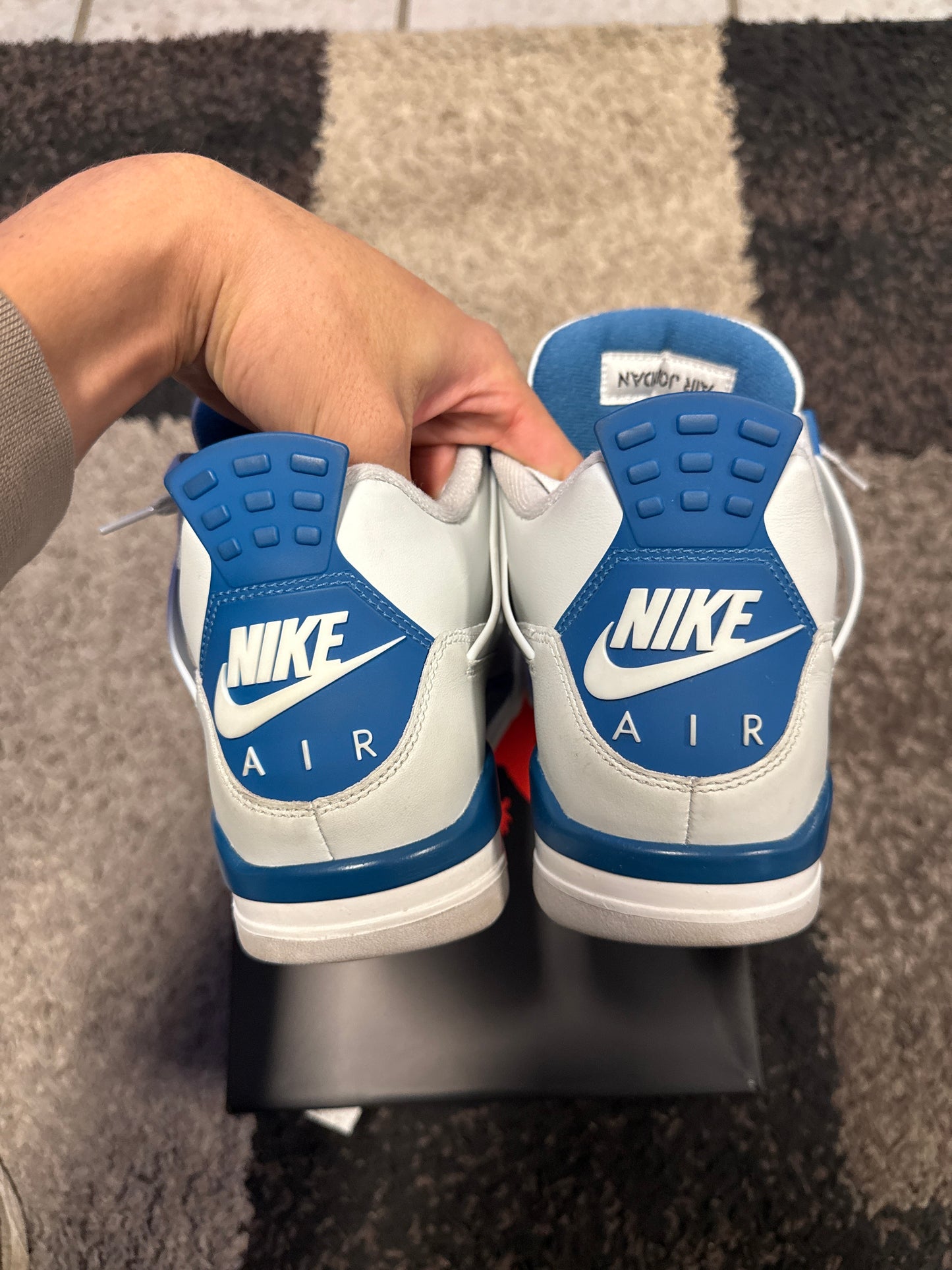 Jordan 4 Retro Military Blue (2024) (US 10.5) / USED