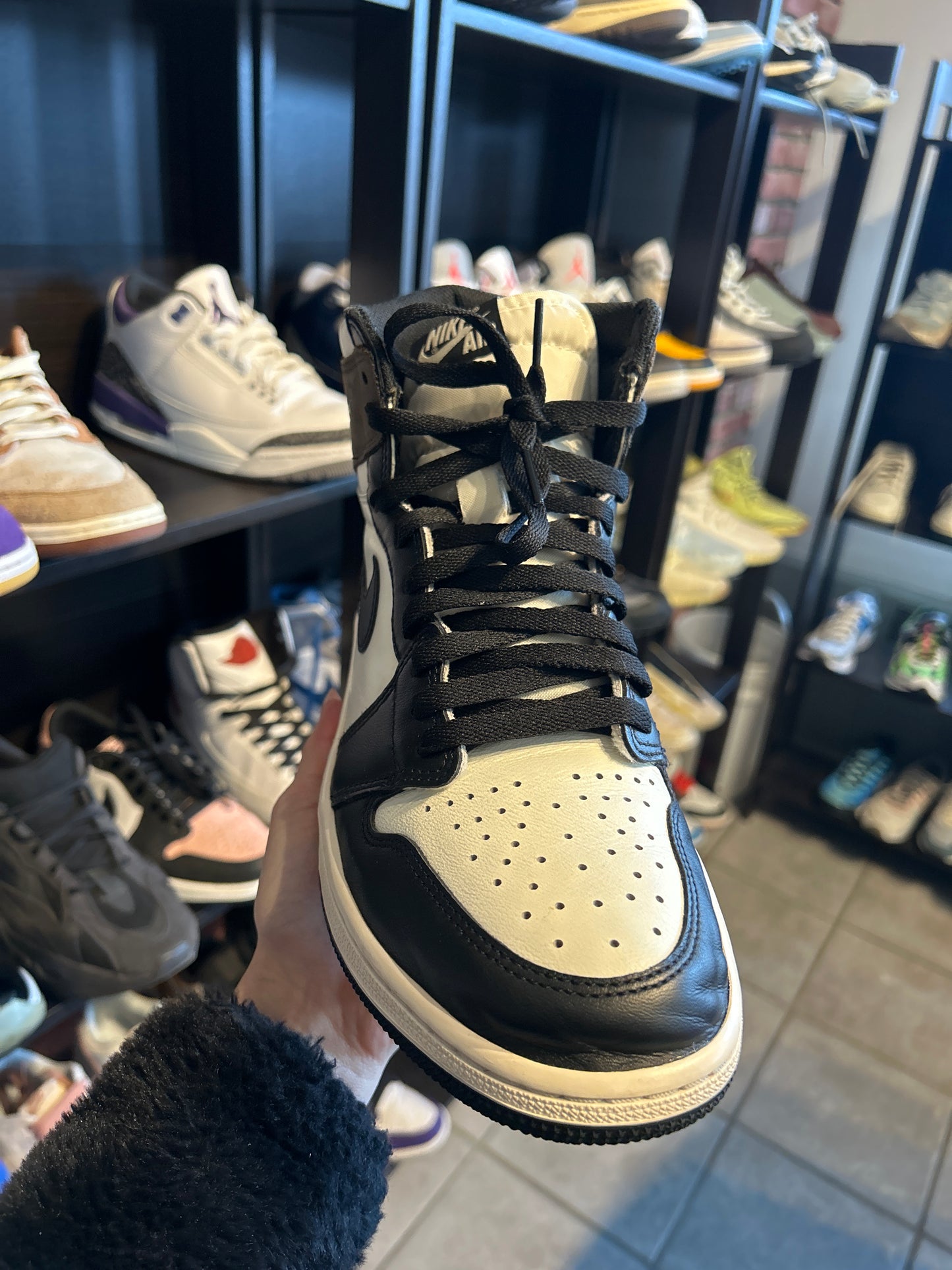 Jordan 1 Retro High Dark Mocha (US 9.5) (rep box used)