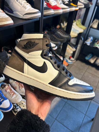 Jordan 1 Retro High Dark Mocha (US 9.5) (rep box used)