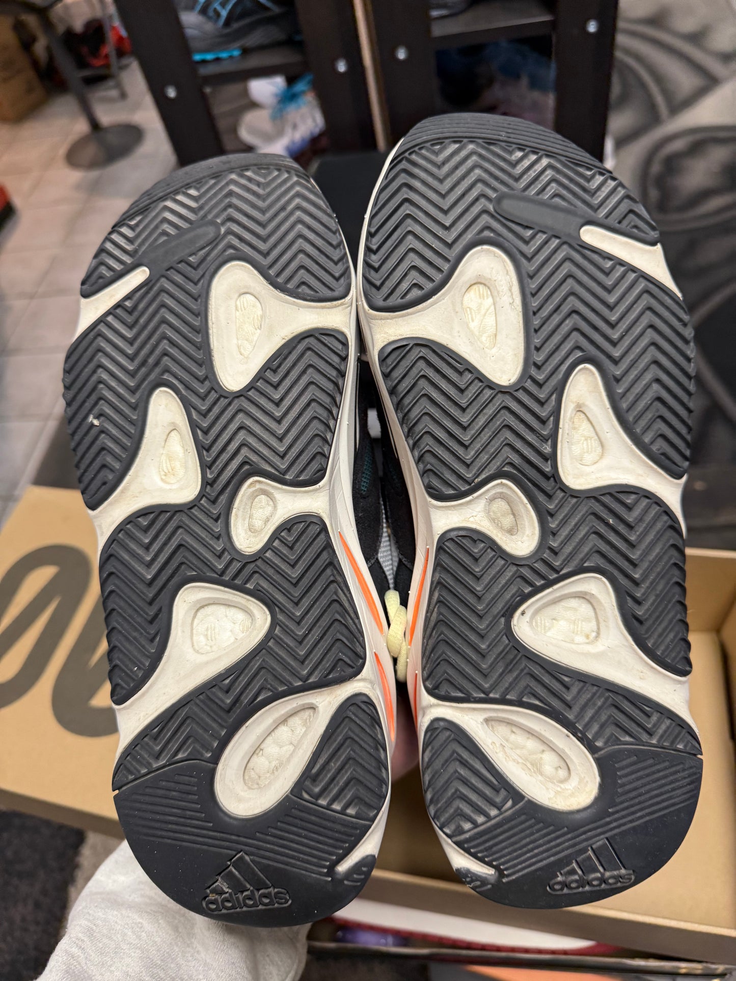 adidas Yeezy Boost 700 Wave Runner (US 10) / USED